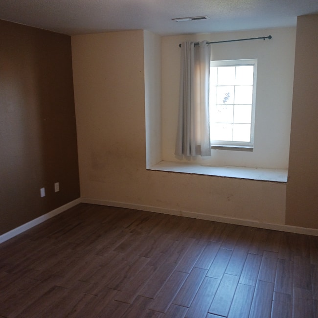 Building Photo - 451 Alexander St NE