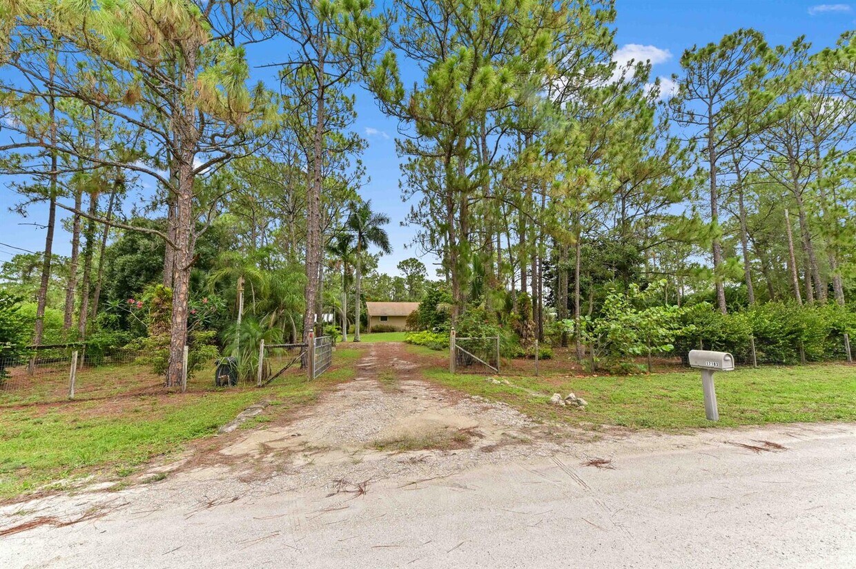 Foto principal - 17183 76th St N