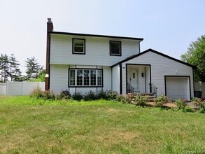 Building Photo - 10 Elderwood Ln