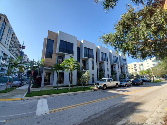 Building Photo - 322 NE 7th St