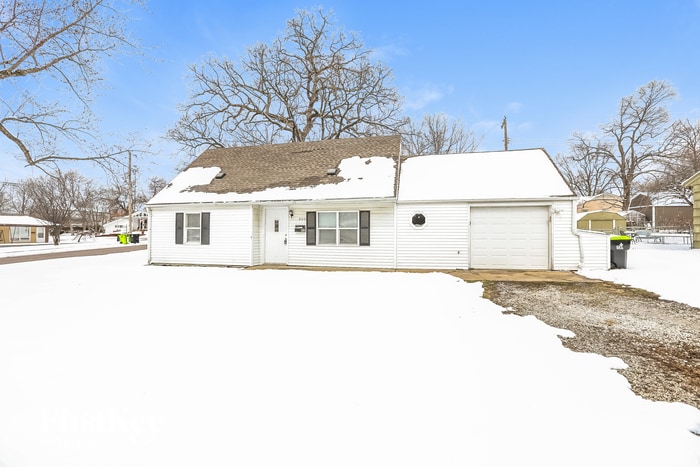 Primary Photo - 900 Maple Lane