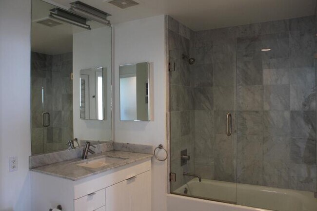 Building Photo - 1 bedroom in San Francisco CA 94105