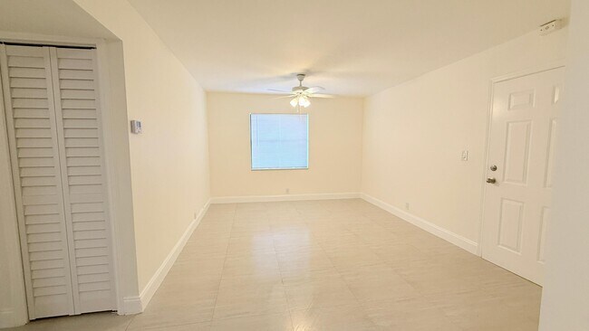 Foto del edificio - 607 NE 29th Dr