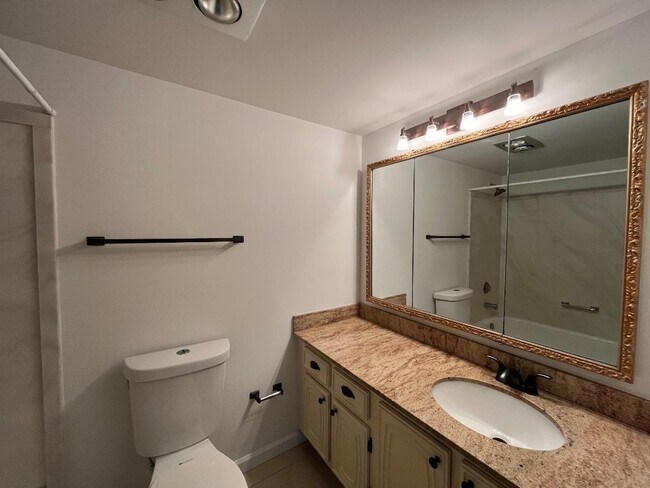 Foto del edificio - 2360 SW 22nd Ave