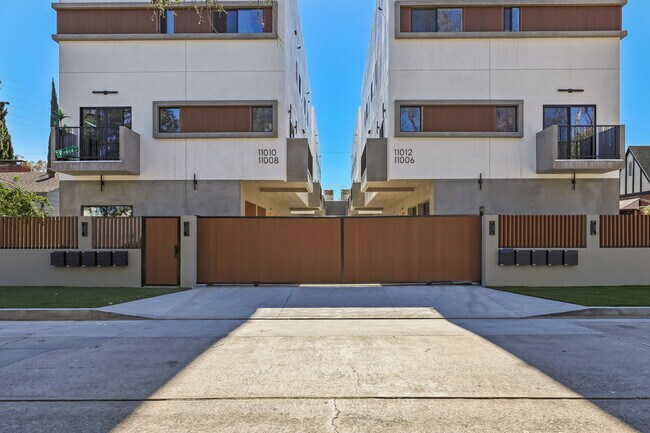 Foto del edificio - 11004 Hortense St