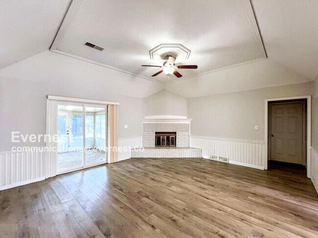 Foto del edificio - 4551 Ross Rd