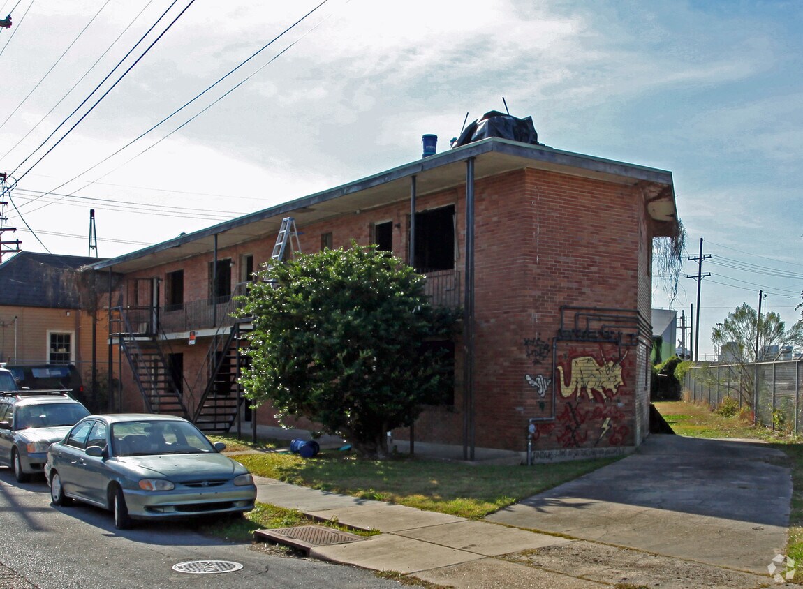Primary Photo - 608-610 Lesseps St