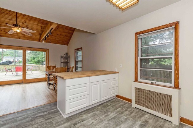 Building Photo - 73 Oak St