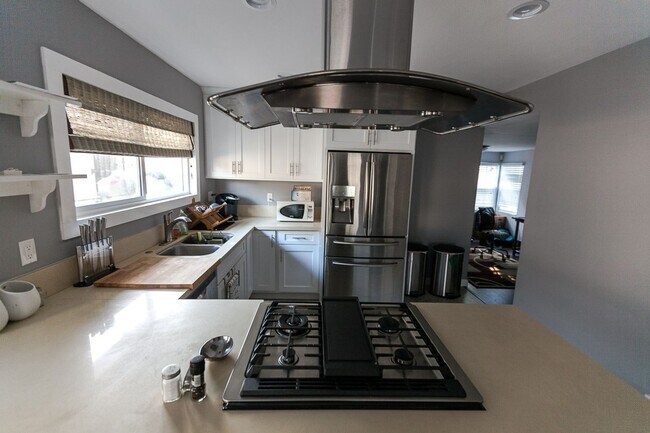 Foto del edificio - 4904 S Van Ness Ave