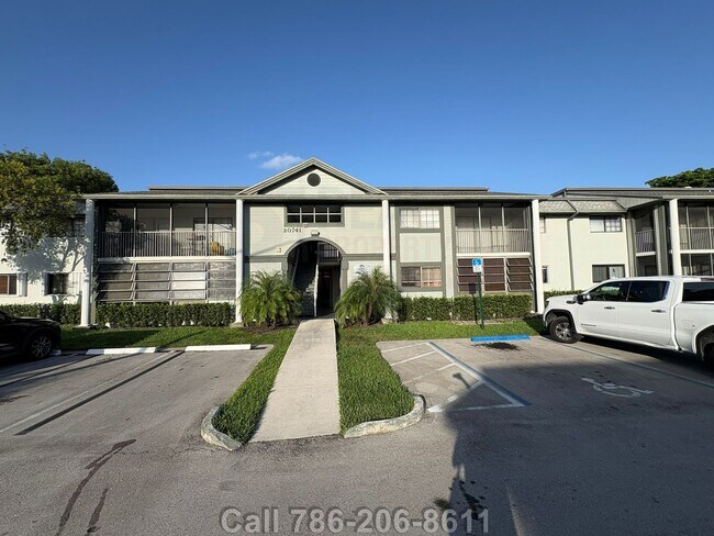 Foto del edificio - Prime Rental: Spacious 2-Bed, 2-Bath In Carmel Lakes Gated Community