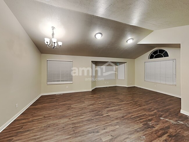 Building Photo - 726 E Hundley Haven Cir