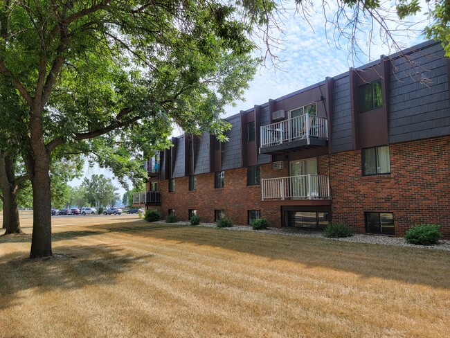 Lakeview Apartments, Glenwood, MN - 704 2nd St SE