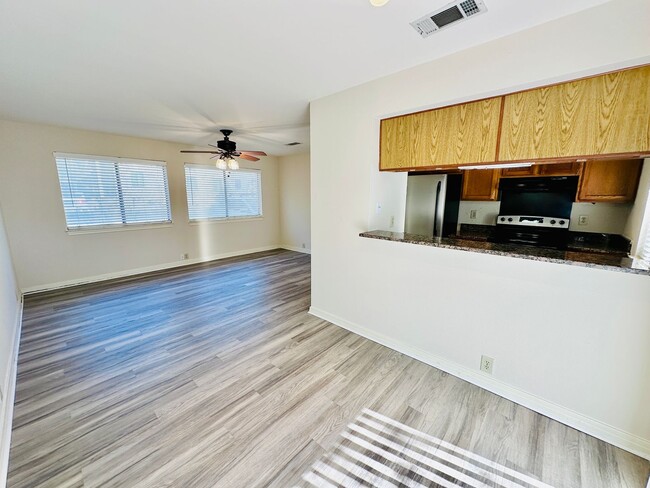 Building Photo - Ground Floor 1BR Condo with Private Yard i...