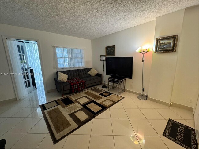 Foto del edificio - 16909 N Bay Rd