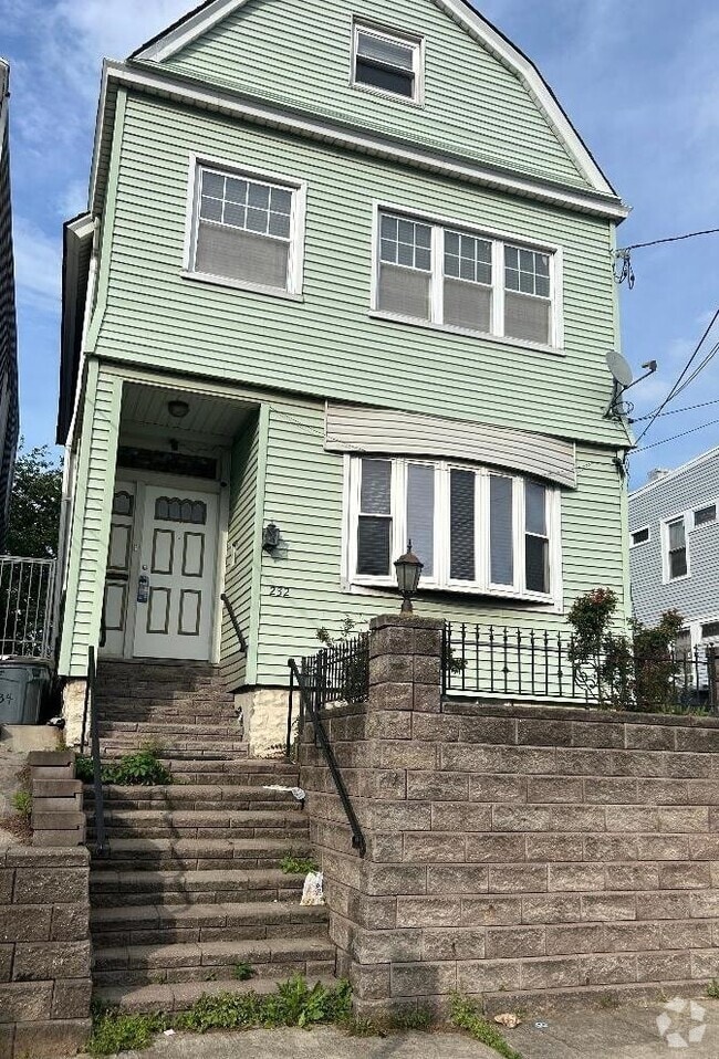 Building Photo - 232 Danforth Ave