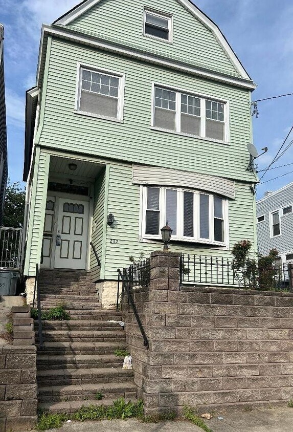 Foto principal - 232 Danforth Ave