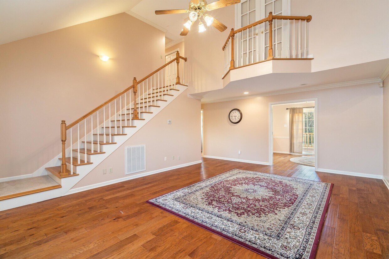 Primary Photo - 10066 Highgate Cir