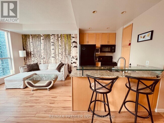 Building Photo - 208-2208 Queens Quay W