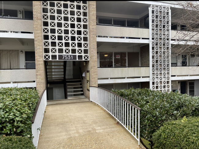 Foto del edificio - 7531 Spring Lake Dr