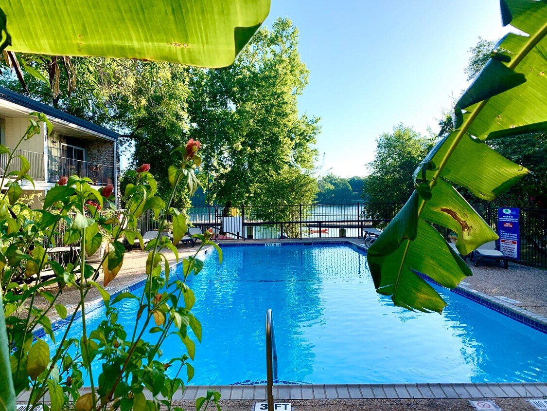 Foto principal - 500 E Riverside Dr