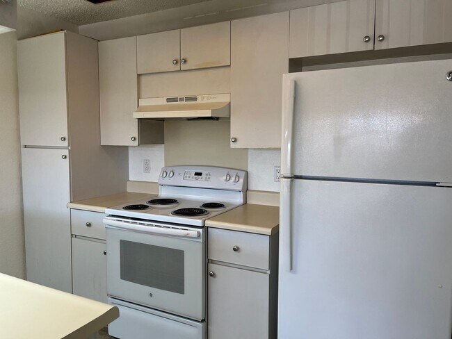 Building Photo - Ihona Townhouse (Waipio)  - 1 bedroom, 1 b...
