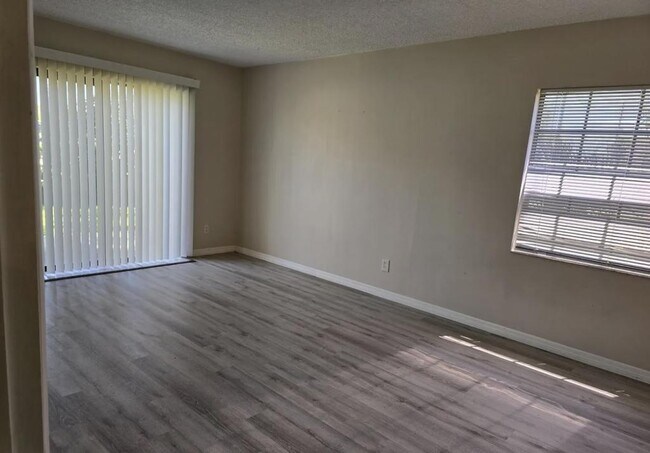 Foto del edificio - 216 Glenview Blvd