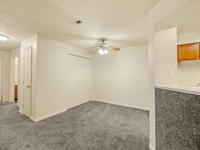 Building Photo - Live 5 Minutes from HONDA********** Rent $1324/mo*********Restaurants and Grocery Around the corner