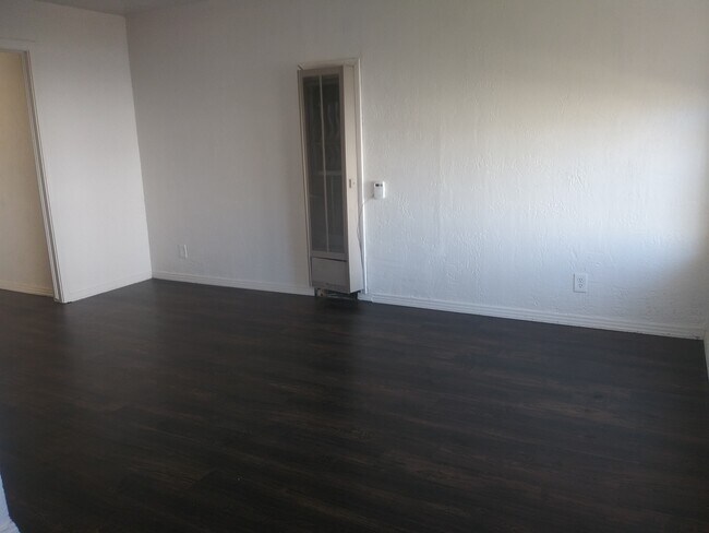 Foto del edificio - 1006 N Lake St