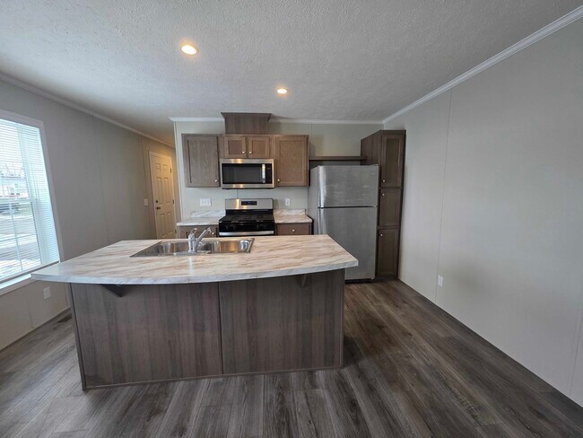 Building Photo - 4620 Hemlock Loop