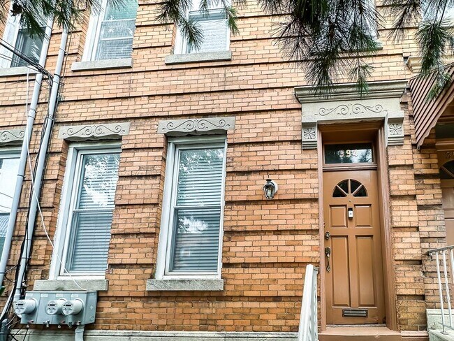 Foto del edificio - 394 Woodlawn Ave