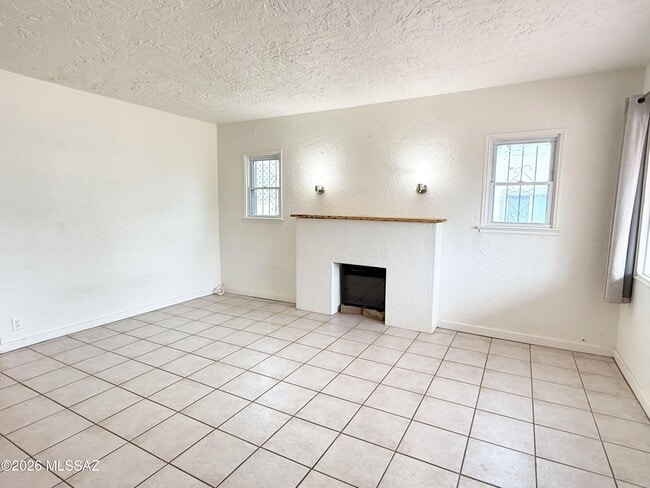 Building Photo - 3215 E Willard St