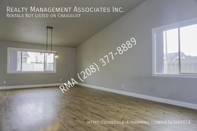 Building Photo - 4614 N Willowside Ave