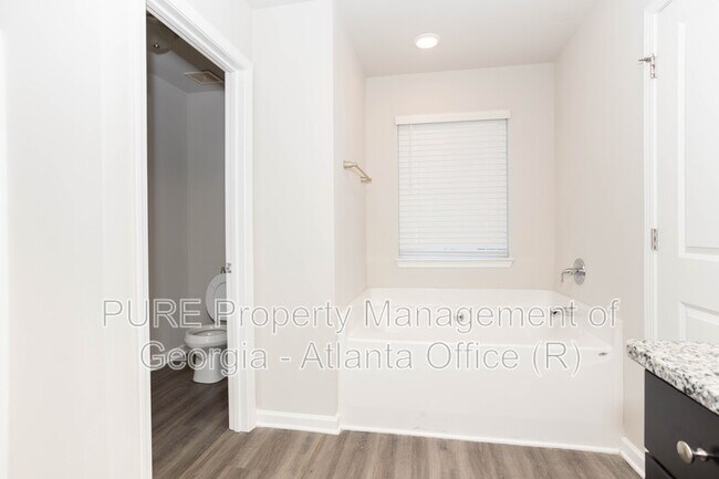 Building Photo - 1142 Oak Hollow Ln