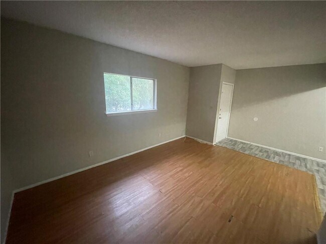 Building Photo - 1099 Linde Ave