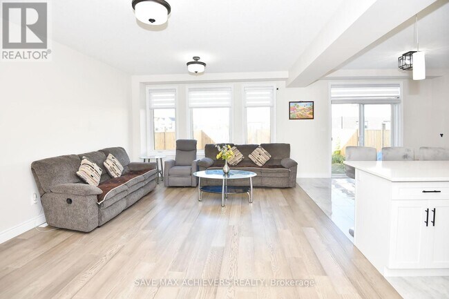 Photo du bâtiment - 107 Byers St