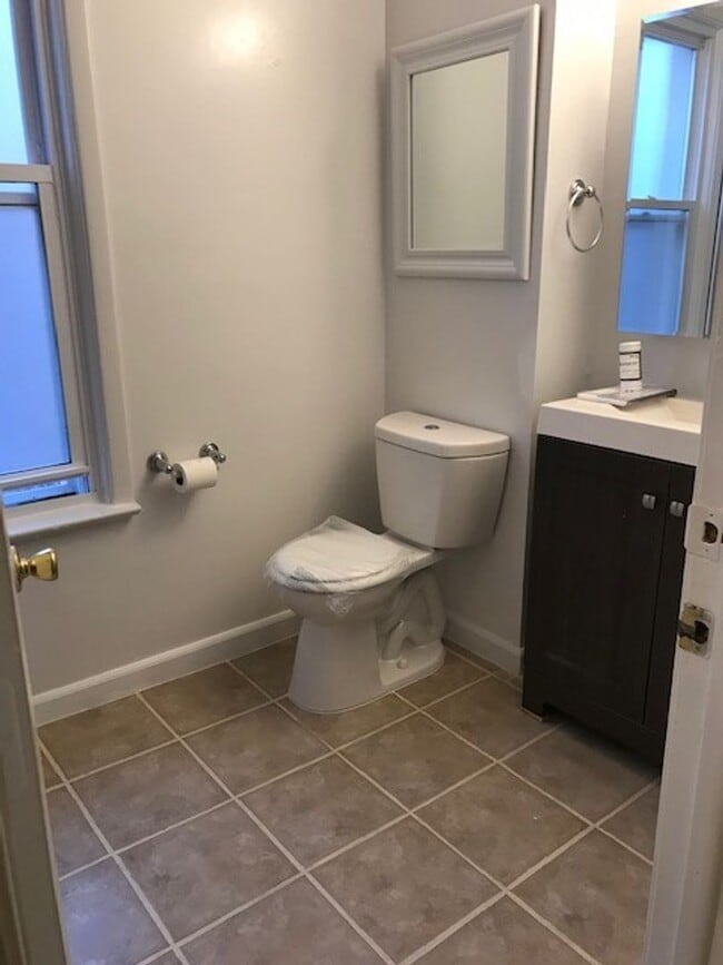 Building Photo - 142 Walnut St