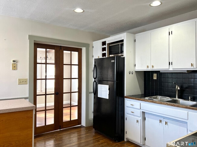 Foto del edificio - 77 Freestone Ave