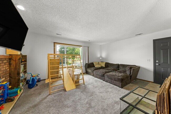 Building Photo - 1122 Manchester Ct