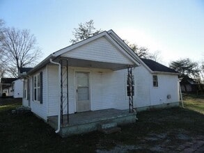 Building Photo - 1319 Searcy St