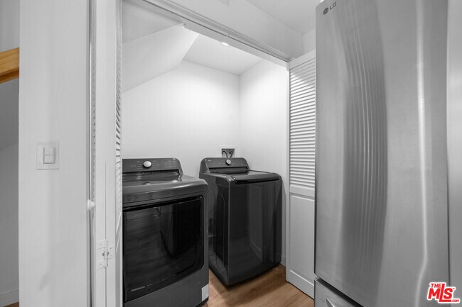 Foto del edificio - 1535-1538 N Kingsley Dr