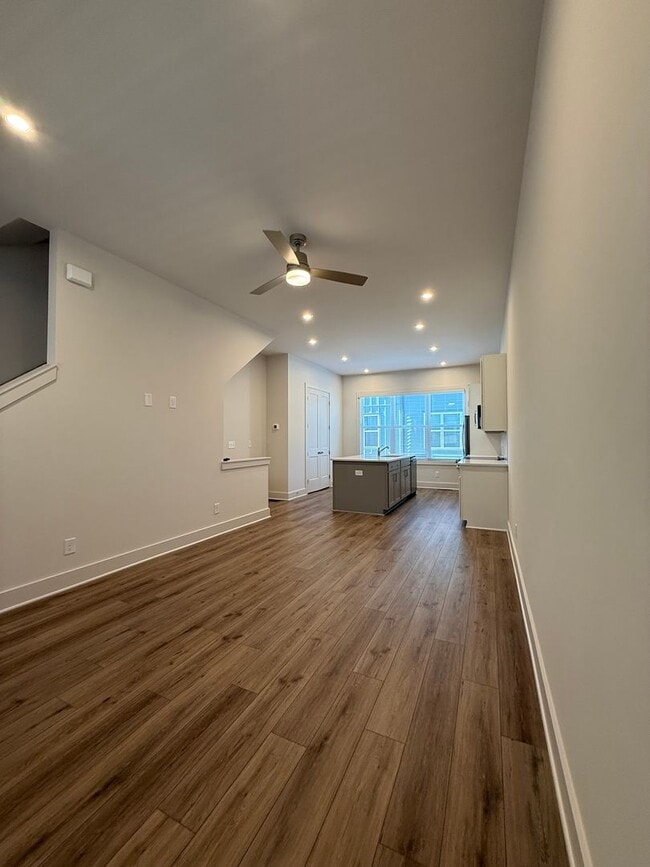 Foto del edificio - Peaceful City Living close to Everything!