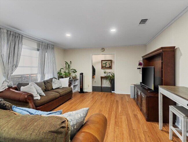 Photo - 1312 Oak Glen Trail House