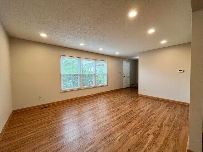 Building Photo - 2775 Amana Ct