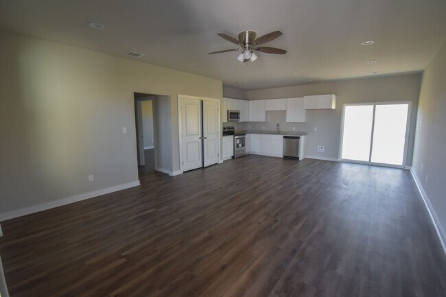 Building Photo - Beautiful 3 BR / 2 BA Home!