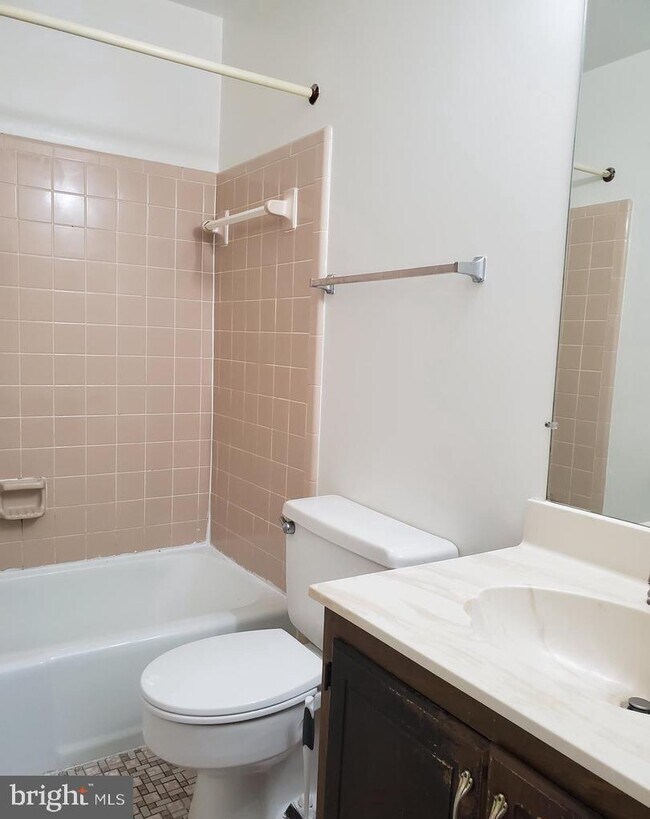 1949 N CALVERT St Unit 1, ARLINGTON, VA 22201 Condo for Rent in