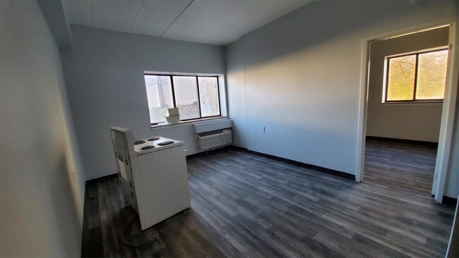 Foto del edificio - 318 E Main St
