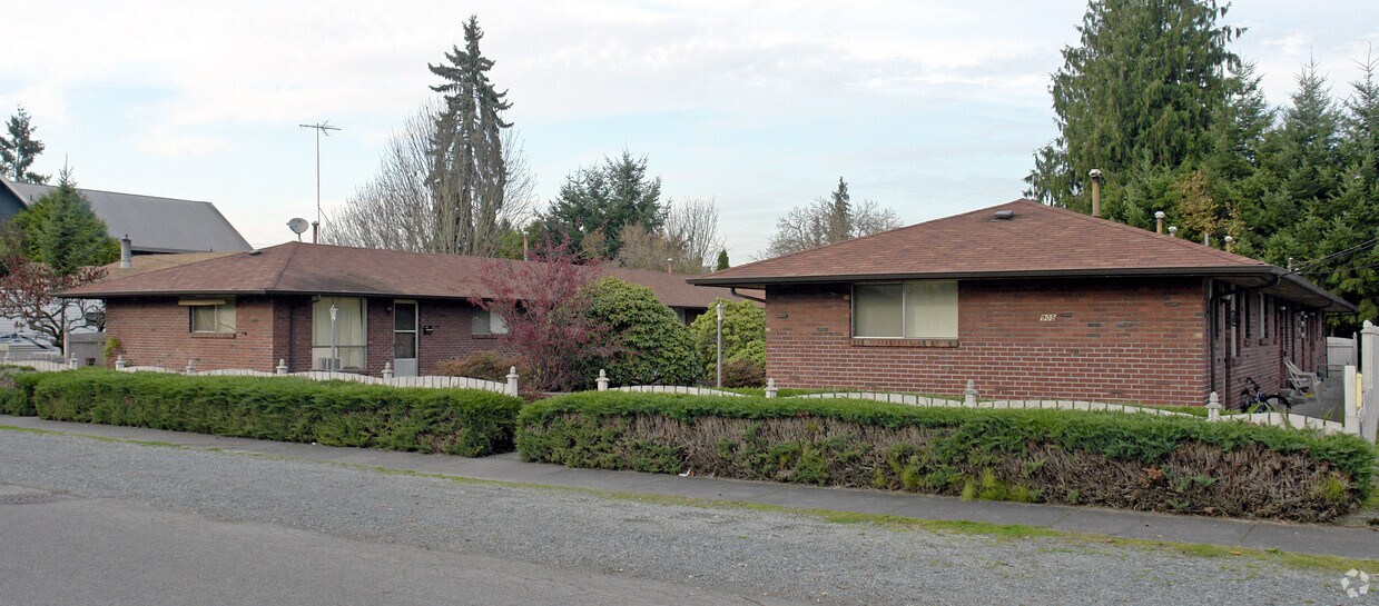 Building Photo - 905 8th Ave NW