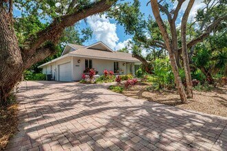 Building Photo - 1224 S View Dr
