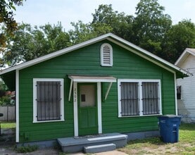Building Photo - 2502 Hidalgo St