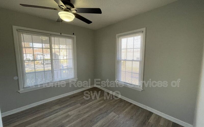 Foto del edificio - 2000 W College St